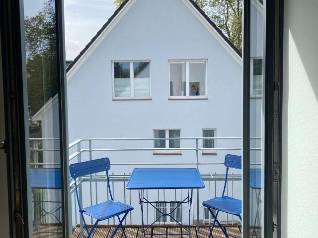 Light flooded 3 room top floor appartment with south facing balcony in the prestigious Marienburg villa district, Koln Amsterdam Apartments for Rent