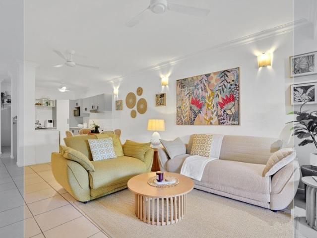Light, Fresh & Tranquil Top Floor Retreat in Clifton Views
