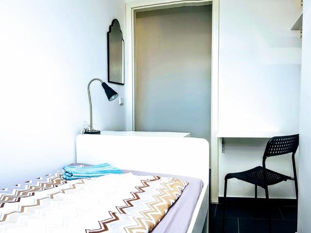 Light furnished room in a WG, Dortmund Amsterdam Apartments for Rent