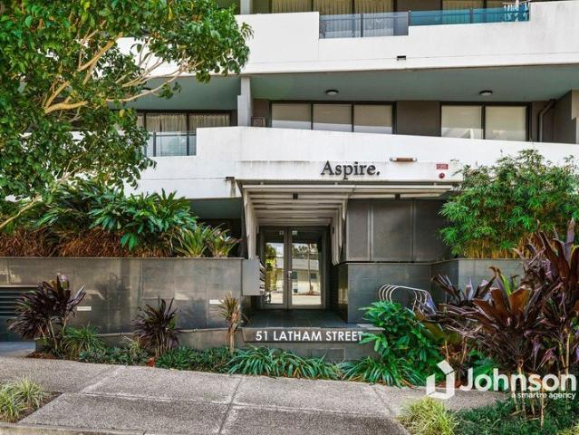 Light, Lifestyle and Location Move in before Christmas!