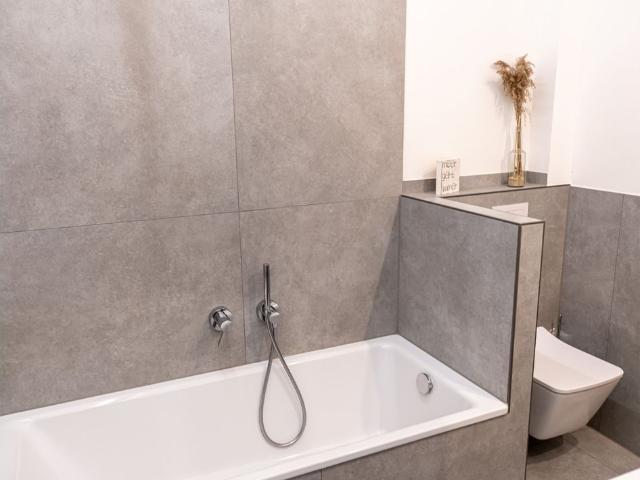 Light, Loggia & Old Building Soul | Quiet Location | Exclusive 4 Room Apartment in the Heart of Cologne Sülz, Koln Amsterdam Apartments for Rent
