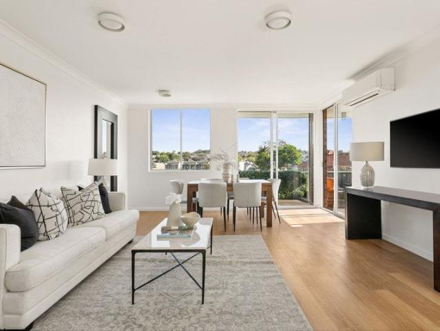 Light Soaked Harbourside Retreat in Boutique Block of Ten