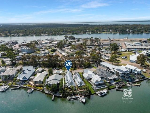 LIGHT, SPACE & WATERFRONT LIVING
