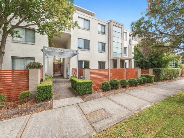 Light, space and leafy privacy in a connected Westmead setting