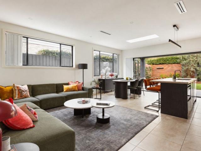 Light, space and lifestyle by the water