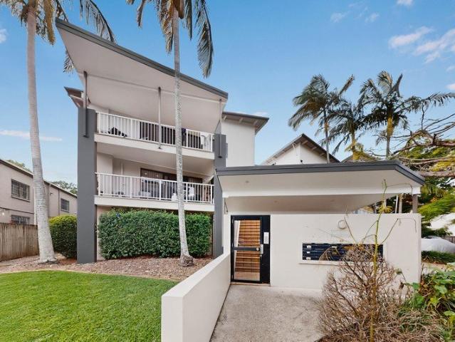 Light, Space & Leafy Outlooks Top Floor Apartment in Tightly Held Toowong