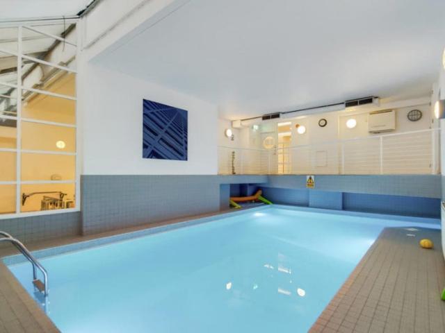 Light & Spacious 1 Bed Flat + Gym, Pool: Battersea