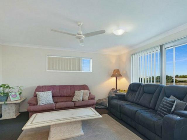 LIGHT, SPACIOUS & FAMILY FRIENDLY RELAXED BARGARA LIVING