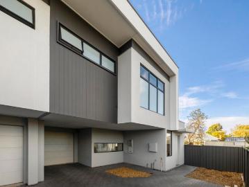 Light & Stylish Modern Townhouse Near Prospect Road Amenities