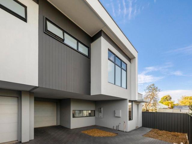 Light & Stylish Modern Townhouse Near Prospect Road Amenities