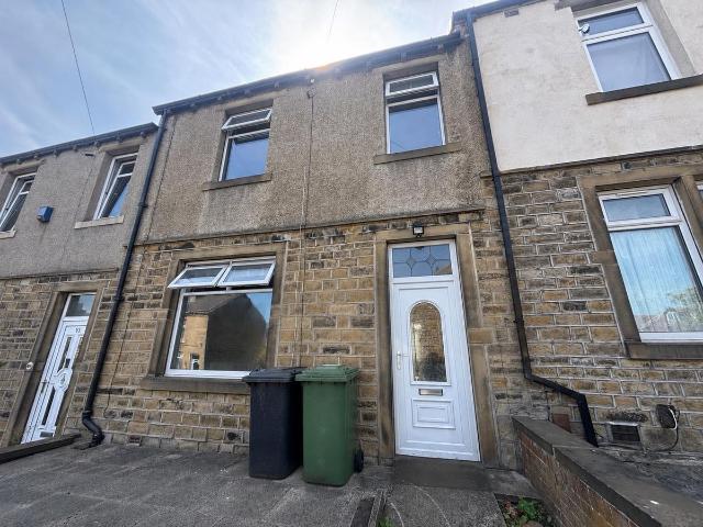 Lightcliffe Road, Huddersfield HD4, 3 bed property to rent, £875 pcm | PrimeLocation
