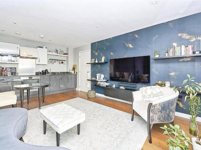 Lighterage Court, High Street, Brentford TW8, 2 bed flat to rent, £2,350 pcm | PrimeLocation