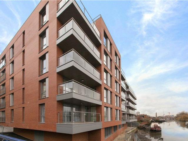 Lighterage Court, Kew Reach TW8, 1 bed flat to rent, £2,200 pcm | PrimeLocation