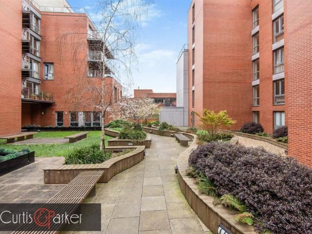 Lighterage Court, Kew Reach, TW8