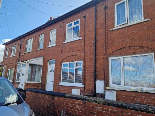 Lightfoot Avenue, West Yorkshire, WF10 3 bed terraced house to rent £950 pcm £219 pw