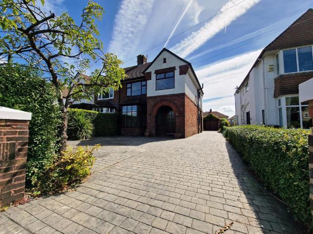Lightfoot Lane, Fulwood PR2 4 bed semi detached house to rent £1,350 pcm £312 pw