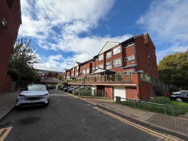 Lighthorne Avenue, Birmingham, B16 8 2 bed flat to rent £925 pcm £213 pw