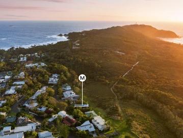 Lighthouse and national park views a rare Byron opportunity