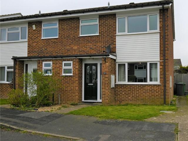 Lightsfield, Basingstoke, Hampshire. 3 bed semi detached house to rent £1,575 pcm £363 pw