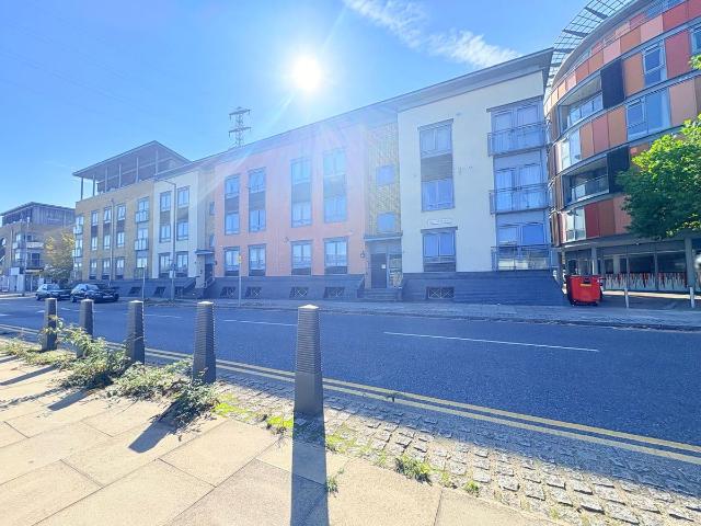 Lightship Way, Colchester, Essex CO2, 2 bed flat to rent, £1,300 pcm | PrimeLocation