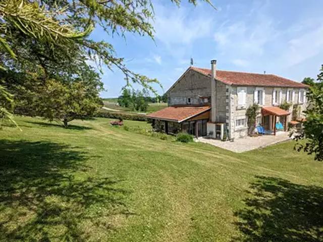 Lignières Sonneville 16130 Achat / Vente maison 9 pièces t9 jardin terrasse