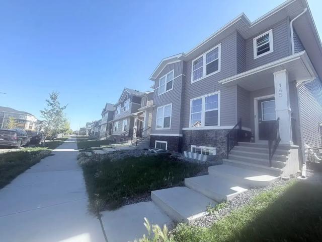 Like new 2 Storey 3 Bedroom 2.5bath Home in Ambleton — 3 Bedrooms Duplex