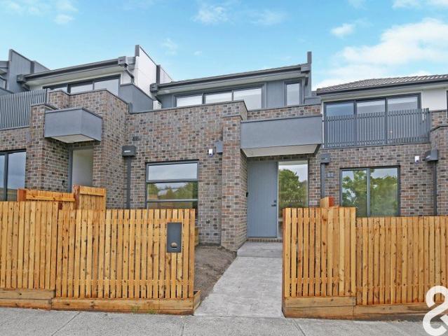 Like new Townhouse!