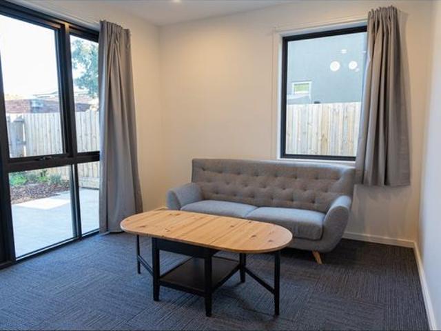 LIKE NEW BUILDING Student Accommodation 800m to Monash University Clayton