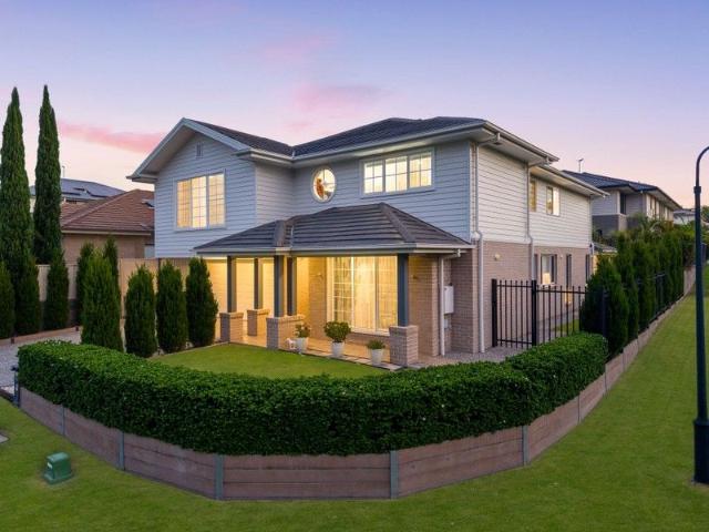 LIKE NEW, INFLUENTIAL HAMPTONS STYLE FAMILY HOME!