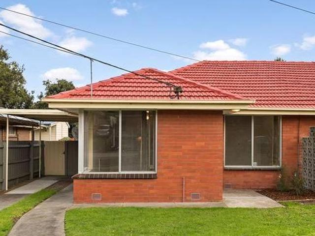 LIKE NEW INSIDE APPOX 326SQM BLOCK NO BODY CORP FEES