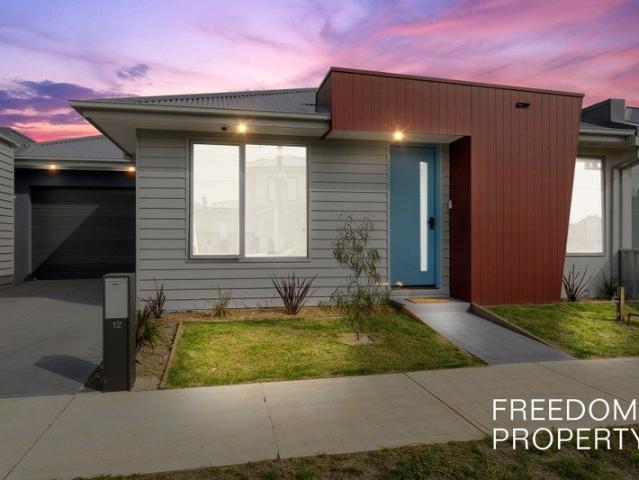 Like New Luxury Home with Premium Finishes in Prime Altona Meadows Location