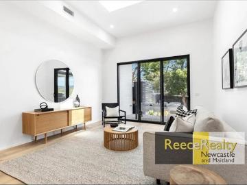 Like new modern 3 bedroom, 2 bathroom townhouse!