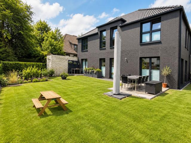 Like new Semi Detached House in Hamburg Oldenfelde | 157 sqm · 6 Rooms · Southwest Garden