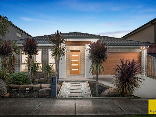LIKE BRAND NEW FAMILY LIVING WITH STYLE, SPACE & A STUNNING MODERN FACADE