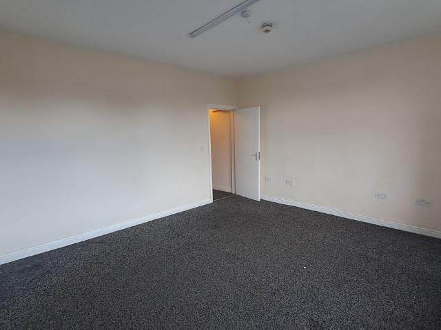 Lilycroft Road BD9, 2 bed flat to rent, £800 pcm | PrimeLocation