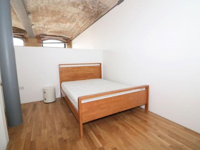 Lilycroft Road, Bradford BD9, Studio to rent, £575 pcm | PrimeLocation