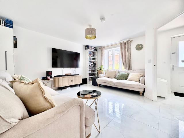 Lilywhites Lane, Hoddesdon EN11, 3 bed property to rent, £2,500 pcm | PrimeLocation