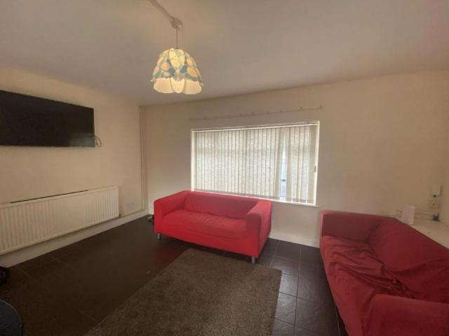 Lilac Grove Room 3, Beeston, NG9 1PE