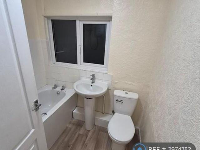 Lilac Road, Golborne, Warrington, WA3 2 bed semi detached house to rent £795 pcm £183 pw