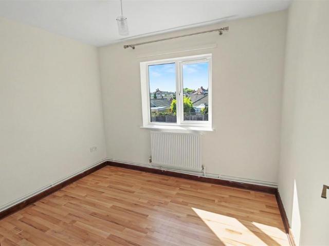 Lilian Close, Norwich NR6 2 bed apartment to rent £850 pcm £196 pw