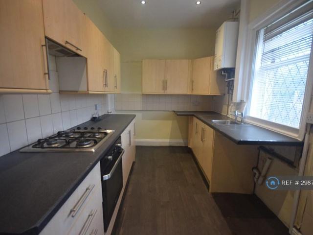 Lilian St, Bradford, BD4 3 bed terraced house to rent £795 pcm £183 pw