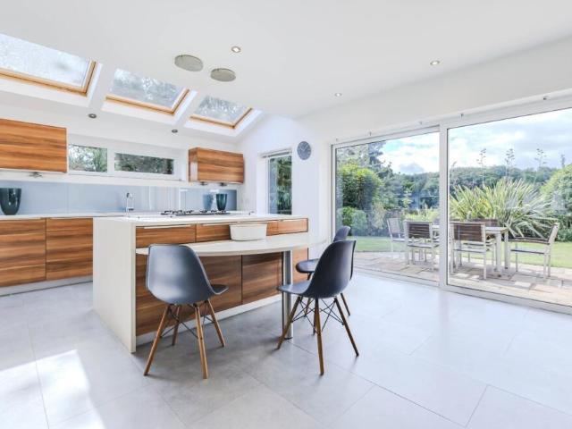 Lilie Rod, London, SW6 3 bed flat to rent £6,400 pcm £1,477 pw