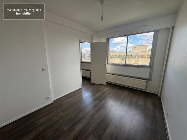 LILLE VAUBAN NATIONALE LA CATHO METRO CORMONTAIGNE F2 AVEC PARKING ET CAVE Disponible de suite