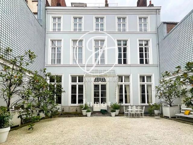 Lille VIEUX LILLE Hôtel particulier à vendre 11 pièces 610m² 6 chambres Garages Caves Jardin
