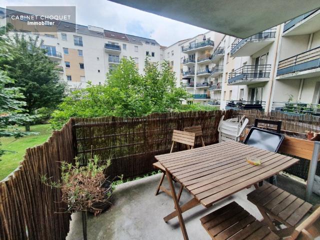 LILLE VIEUX LILLE PROX AV DU PEUPLE BELGE & RUE ST SEBASTIEN F3 AVEC BALCON ET GRAND GARAGE