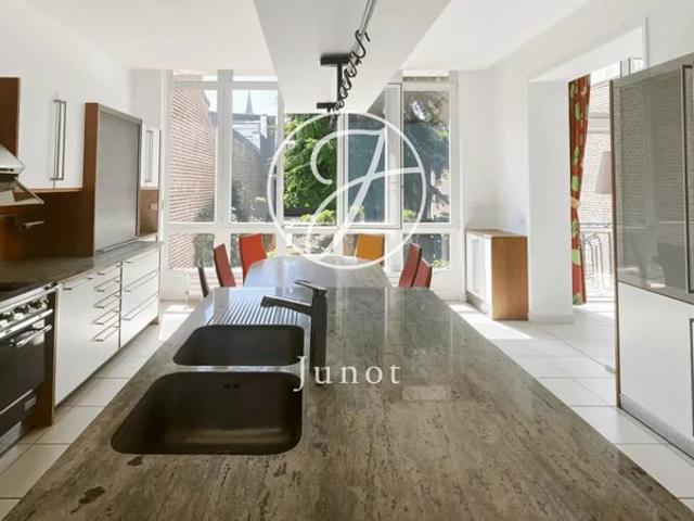 Lille Citadelle/Quai du Wault Maison 530m² 8 chambres 4 salles de bains Garage 4 voitures Jardin duplex de 70m²