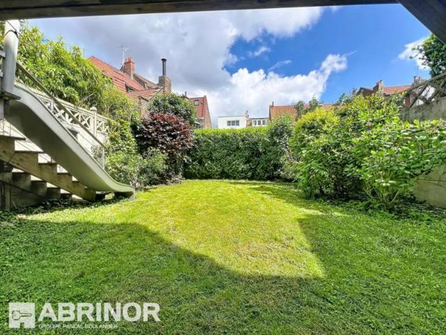 LILLE Maison bourgeoise semi individuelle avec garage – Emplacement exceptionnel à proximité immédiate du tram Buisson