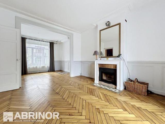 LILLE Maison bourgeoise semi individuelle avec garage – Emplacement exceptionnel à proximité immédiate du tram Buisson