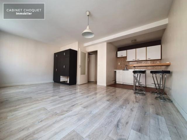 LILLE PLEIN CENTRE PROX RUE DU MOLINEL METRO MAIRIE DE LILLE PROX GARE LILLE FLANDRES STUDIO AVEC CAVE Disponible de suite
