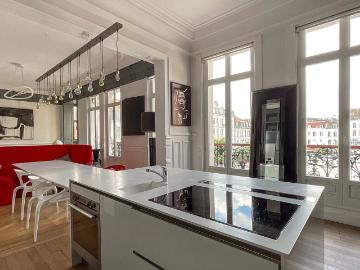Lille RÉPUBLIQUE Appartement à vendre 5 pièces 234,16 m² loi Carrez 4 chambres Terrasse Cave Parking